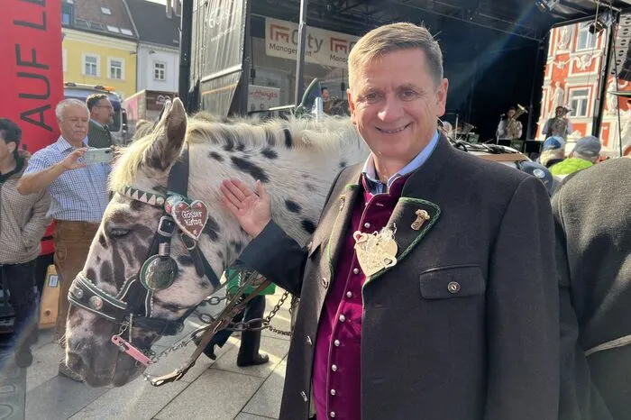 Bürgermeister Kurt Wallner erhofft sich einen Gösser-Krügerlrekord