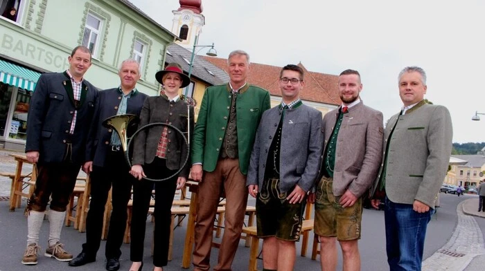 Alle zwei Jahre findet rund um den Hauptplatz in Pinggau das traditionelle "Umiwechs’ln"-Fest für Volkskultur und Schmankerl statt.