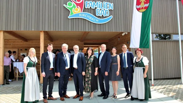 Mit Vertretern von Bund, Land und Gemeinde wurde das Freibad Kirchbach eröffnet