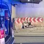 Der Wagen war gegen die Betonleitwand geprallt