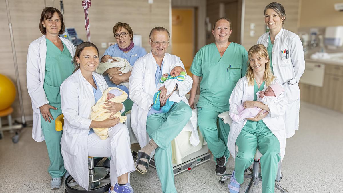 Von links: Die Oberärztinnen Iris Steinkellner, Nicole Kastner und Elisabeth Salmen, Primar Maurus Demmel, die Erste Oberärztin Kerstin Darmann und die beiden Assistenzärztinnen Lena Saliternig und Katharina Memmer