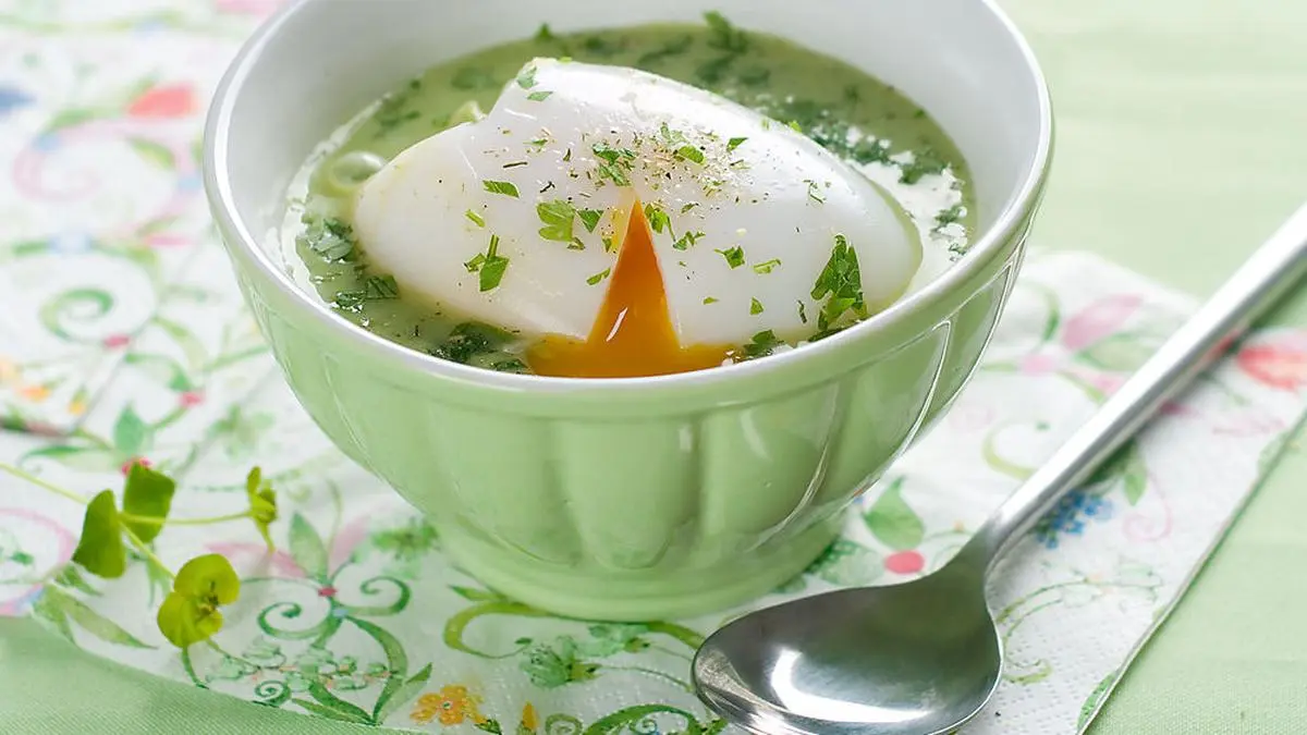 Die ersten Bärlauchspitzen drängen bereits an die Oberfläche