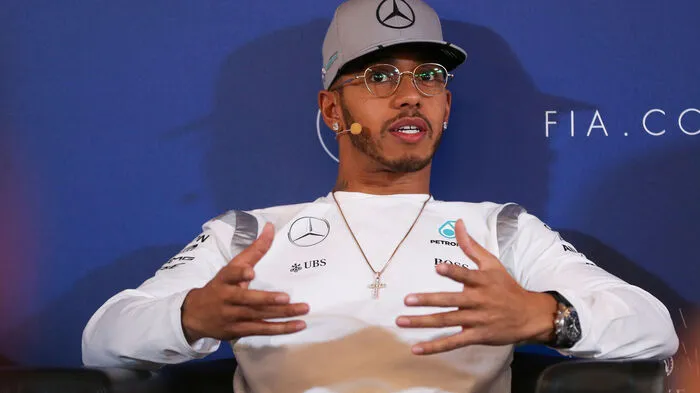 Lewis Hamilton (Rosbergs Mercedes-Teamkontrahent): "Es wird sehr, sehr merkwürdig und es wird traurig, ihn nächstes Jahr nicht im Team zu haben. Der Sport wird ihn vermissen und ich wünsche ihm nur das Beste."  
