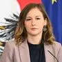 Integrationsministerin Claudia Plakolm (ÖVP) | Integrationsministerin Claudia Plakolm (ÖVP) dürfte ihre geplanten Sanktionen nicht so bald umsetzen können. 