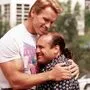 Zwei ungleiche Zwillinge erheiterten die Welt: Arnold Schwarzenegger und Danny DeVito.