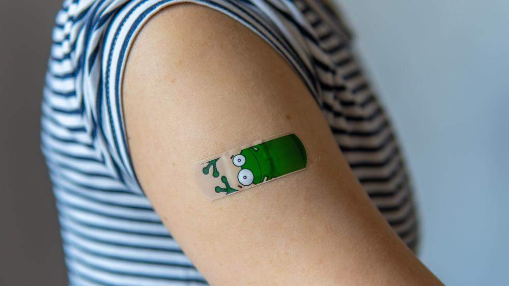 Kinder- oder Hausärztinnen können den Impfpass nach Löchern durchforsten und einen neuen Plan mit den Patientinnen und Patienten ausarbeiten