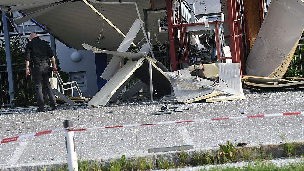 Der &quot;Drive-In&quot;-Bankomat in Hart bei Arnoldstein wurde durch die Sprengung völlig zerstört