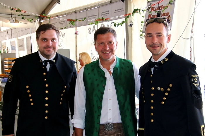 Die Marktmusikkapelle Erzherzog Johann Edelschrott war verantwortlich für den musikalischen Schwung, zahlreiche heimische Erzeuger mit ihren Produkten und natürlich das g‘schmackige Kistenfleisch, zubereitet von Mitgliedern der der BKO, sorgten bei den Besuchern für Gaumengenuss.