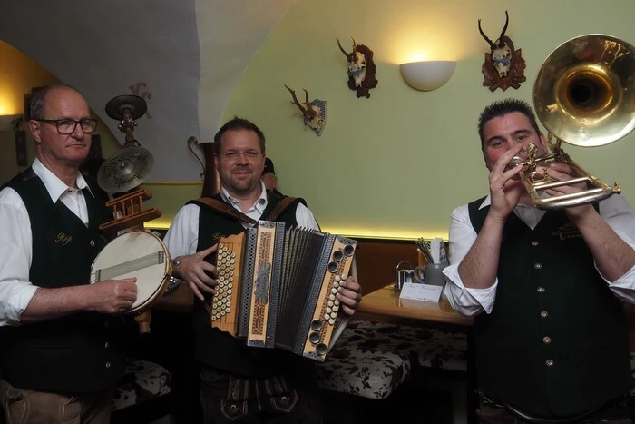 Das Gasthaus ist nicht nur frisch ausgemalt, sondern es ist jetzt auch zum Nichtraucher-Lokal geworden.