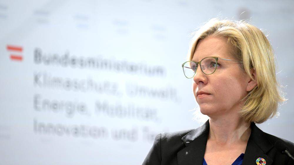 Leonore Gewessler (Grüne) ärgert sich über das Vorgehen ihrer Regierungskollegin Karoline Edtstadler.