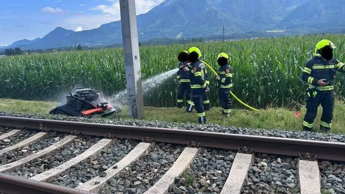 Eine selbstfahrende Mähraupe geriet in St. Michael ob Bleiburg in Brand