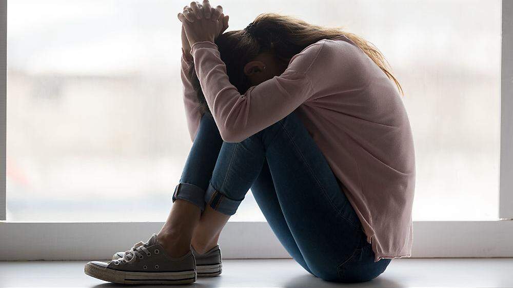 Besonders belastet sind die jungen Erwachsenen (18 bis 24 Jahre alt): Jeder zweite hat hier depressive Symptome
