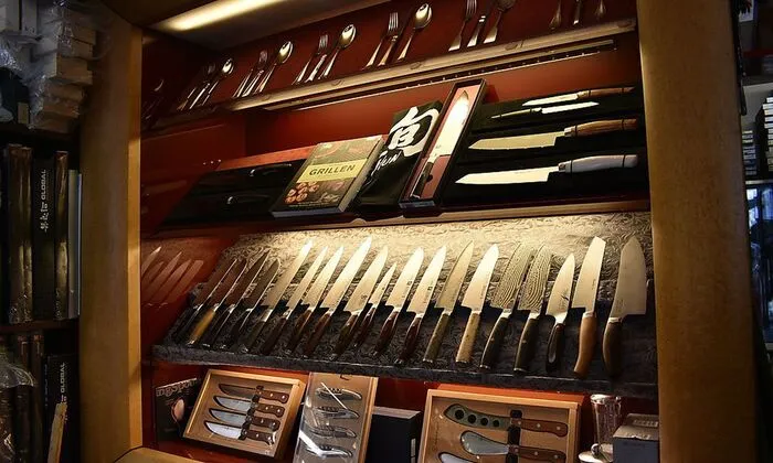 Besonders der verwendete Messerstahl hat in der Anwendung große Auswirkungen auf die Härte, Flexbilität und Zähigkeit. 