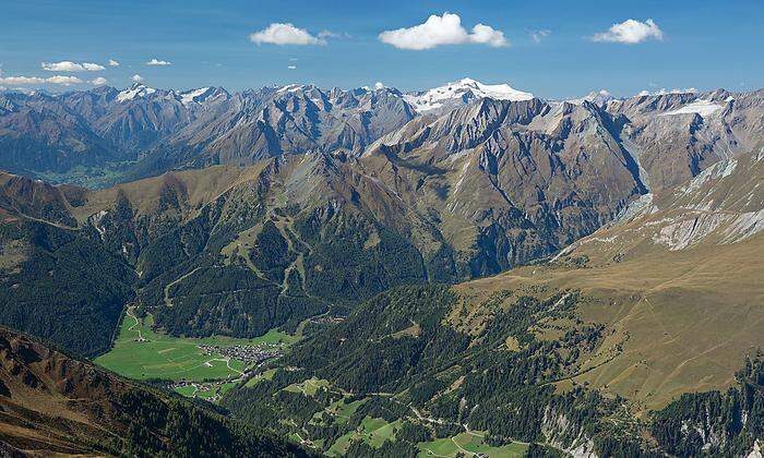 Blick vom Bösen Weibele auf Kals in Osttirol