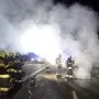 Das Auto stand in Vollbrand, die Feuerwehr hatte den Brand schnell unter Kontrolle