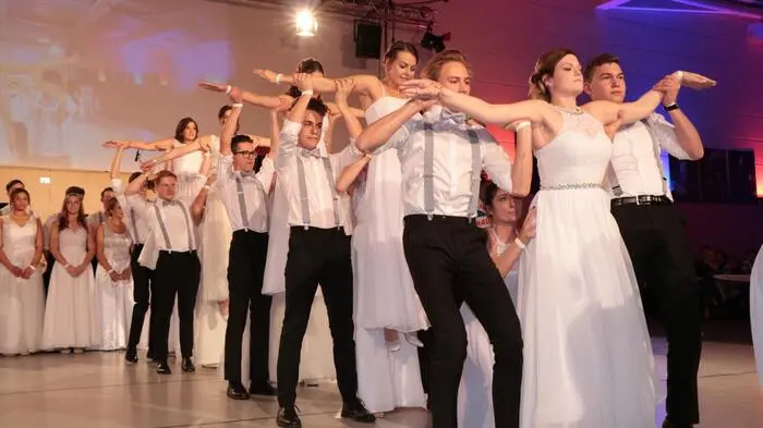 Die Maturantinnen und Maturanten des BORG Feldbach luden am Samstag zum Maturaball unter dem Motto "Magic Moments - 4 Jahre durchgezaubert" in die Arena Feldbach.