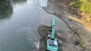 Die Bagger sind in der Mur aufgefahren 