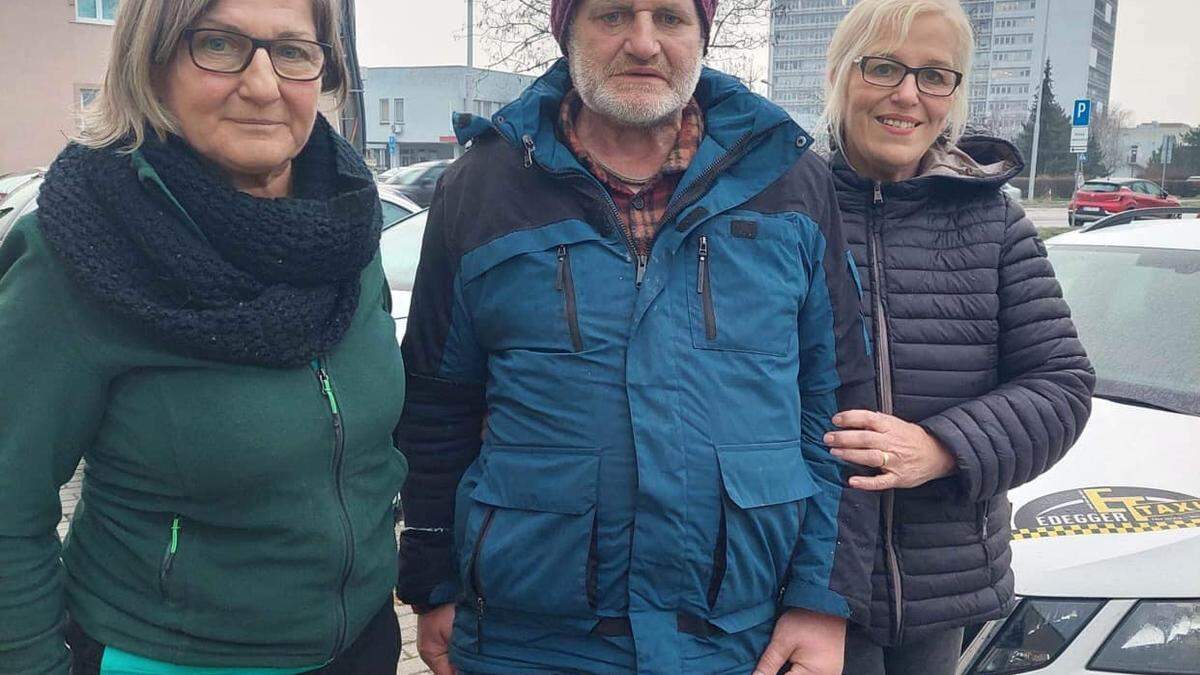 Hubert Aldrian wurde von Marika (rechts) gefunden und von seiner Schwester Anna (links) nach Hause gebracht