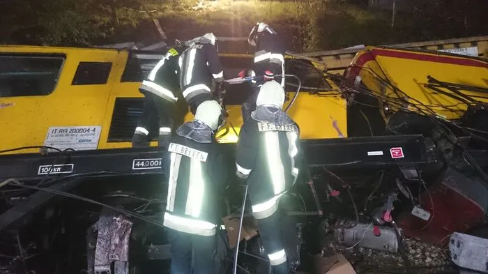 Ein Zugunglück auf der Brennerbahnstrecke bei Brixen hat in der Nacht auf Mittwoch zwei Tote und drei Schwerstverletzte gefordert.
