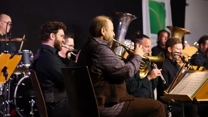 Am Freitag, dem 20. Februar, war die Thomas Gansch Supergroup mit ihrem Programm „Blasmusik goes Hollywood“ in der Stadthalle Friedberg zu Gast.