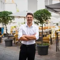 Steirischer Neos-Chef Swatek: 75 Prozent fixer Grundbezug für Politiker, 25 Prozent abhängig davon, ob neue Schulden gemacht werden oder einen verbindlichen Sanierungspfad einhält