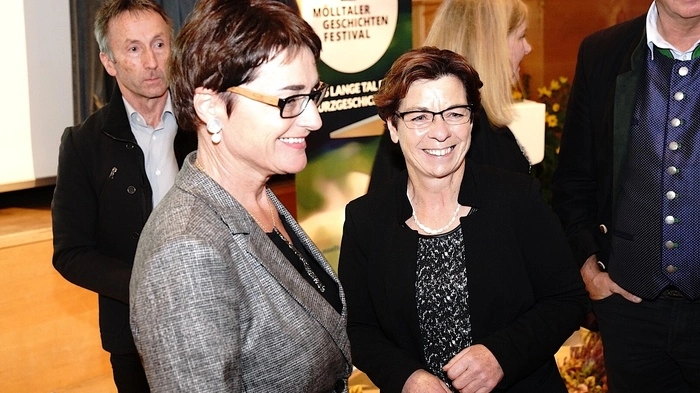 Bürgermeisterin Anita Gössnitzer heißt Landeshauptmann Stellvertreterin Dr. Beate Prettner willkommen