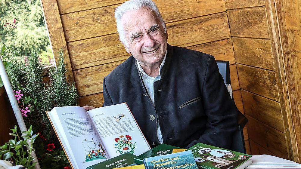 Erzähler, Beschreiber, Verleger: Franz Hartl, seit 60 Jahren auch Imker, mit seinem neuesten Buch