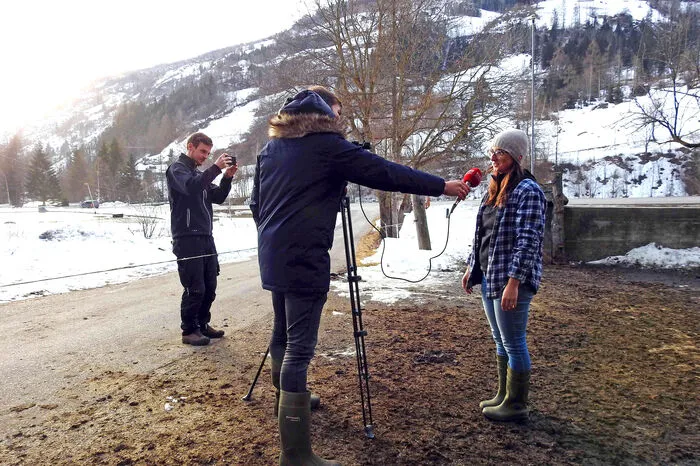 Auch Lukas Schrall machte ein Foto von der Interview-Situation - Frau Freudig freut sich.