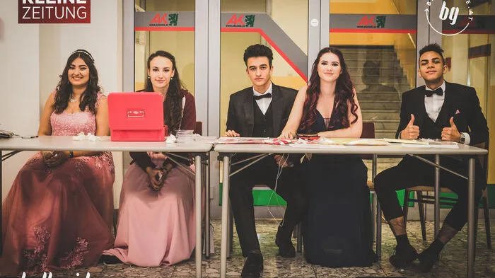 Am Samstag dem, 02. Dezember feierten die Maturanten des BG/BRG Pestalozzi in den Kammersälen unter dem Motto Eye of the Tiger - Wir kämpfen bis zum Schluss einern wunderbaren Maturaball. Klicken Sie sich durch!