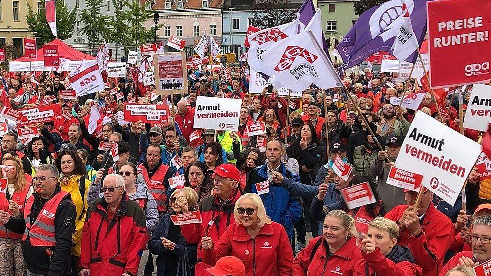 2000 Besucher demonstrierten am Samstagnachmittag in Bruck gegen die Teuerungswelle 