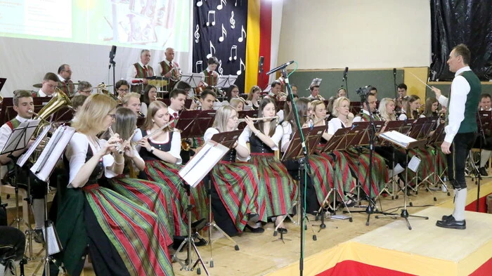 Gleich an zwei Tagen lud am Wochenende die Schützenkapelle Metnitz unter Kapellmeister Johann Droneberger zum Frühlingskonzert in den Turnsaal des örtlichen Bildungszentrums. 