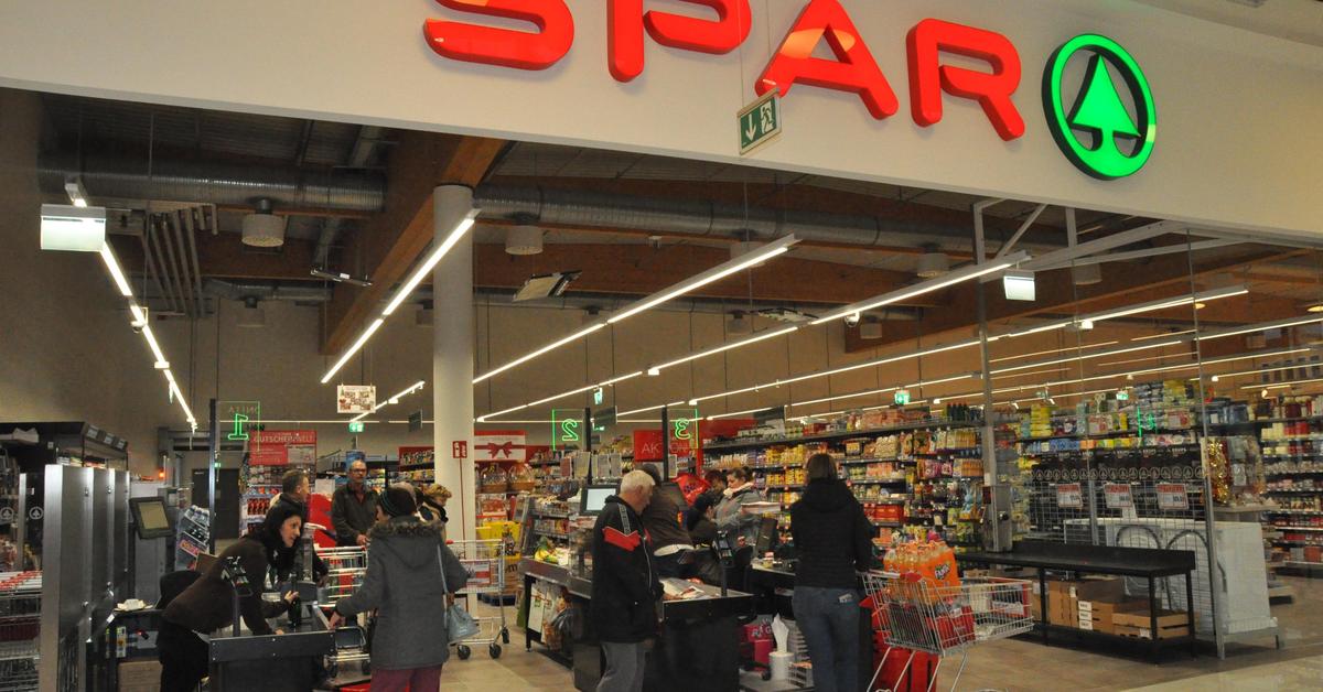 How should SPAR shopping malls be upgraded in health parks?