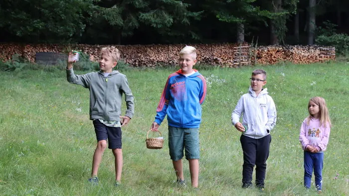 Bei der Familie Hammer gab es auch heuer wieder eine Kräuterwanderung.