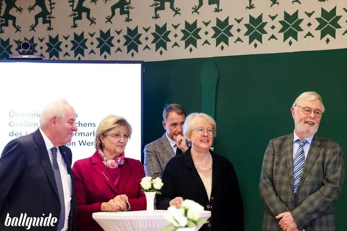 Zahlreiche Freunde und Wegbegleiter waren zur Verleihung erschienen.