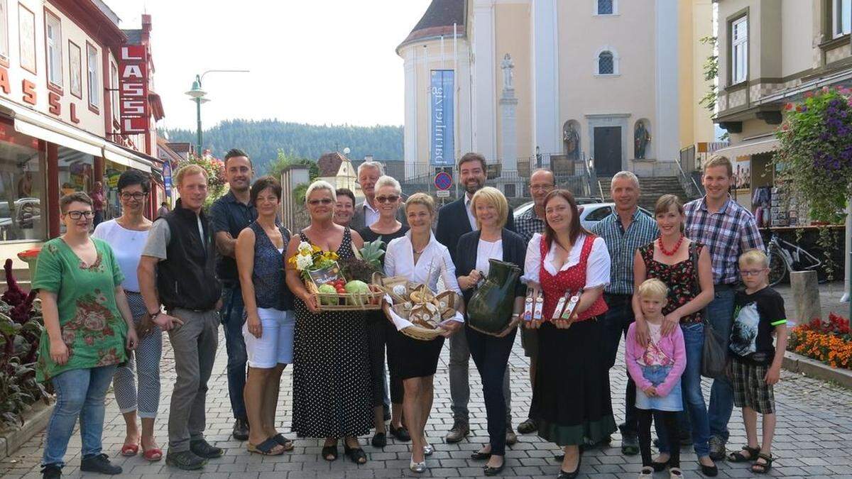 Birkfelder Unternehmer und Unternehmervertreter lassen den Marktplatz in Birkfeld am Freitag aufleben