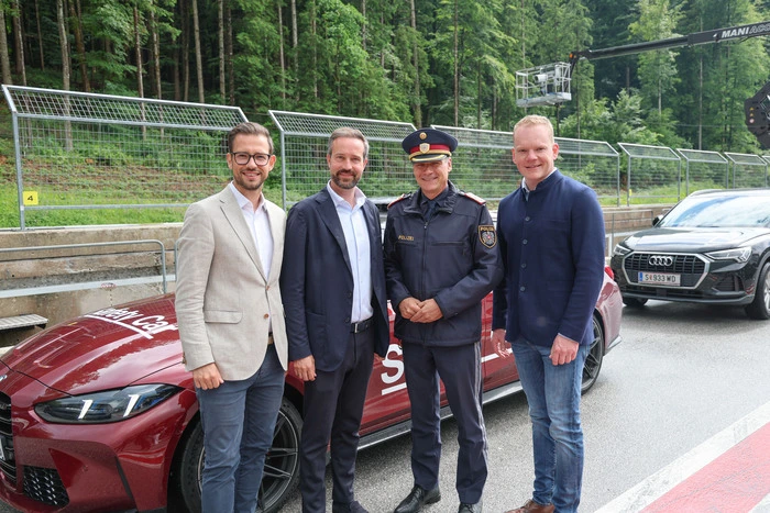 Bild zeigt Landesrat Sebastian Schuschnig (Kärnten), Landeshauptfrau-Stellvertreter Stefan Schnöll (Salzburg), Landespolizeidirektor Bernhard Rausch (Salzburg) und Landesrat Christof Bitschi (Vorarlberg)