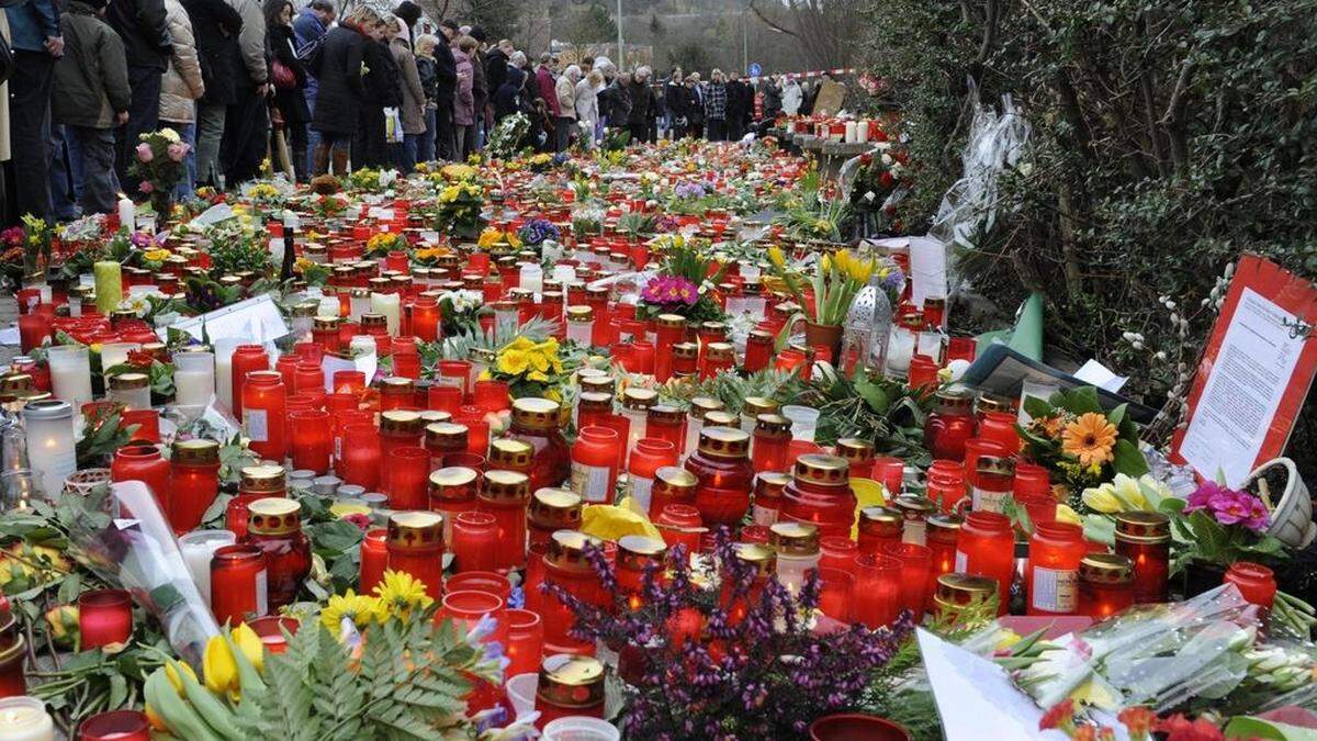 Trauernde nach dem Amoklauf von Winnenden im März 2009.