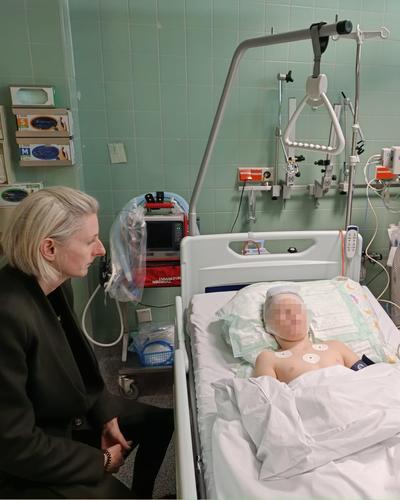 Der Achtjährige mit seiner Mutter im ELKI im Klinikum Klagenfurt