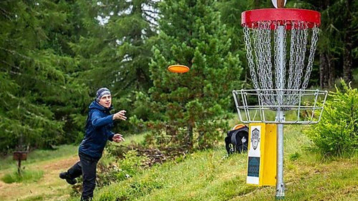 64 Teilnehmer zeigten beim Turnier auf der Hochrindl ihr Können im Disc Golf