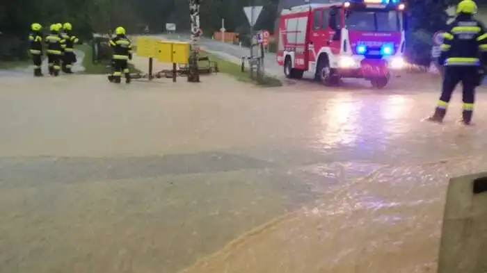 Schon am frühen Abend hat sich im Norden von Graz abgezeichnet, dass es eine intensive Nacht für die Feuerwehren werden wird. Klicken Sie sich durch die Bilder.