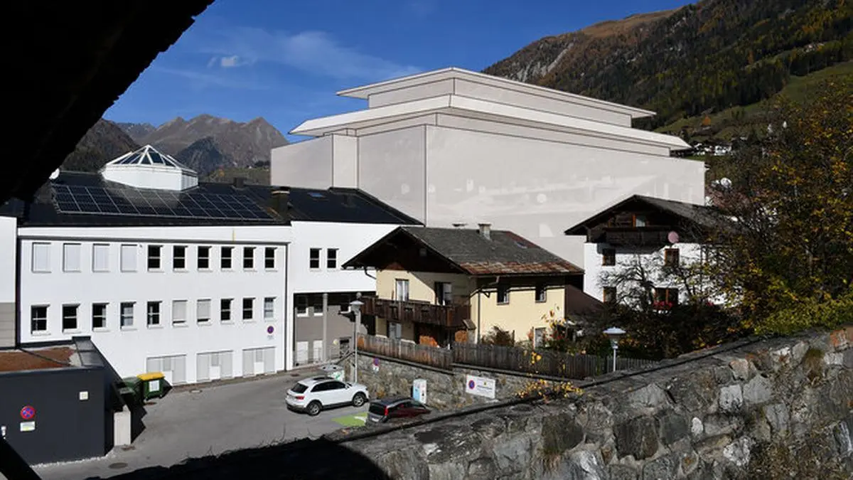 Der geplante Bau würde alle angrenzenden Gebäude weit überragen