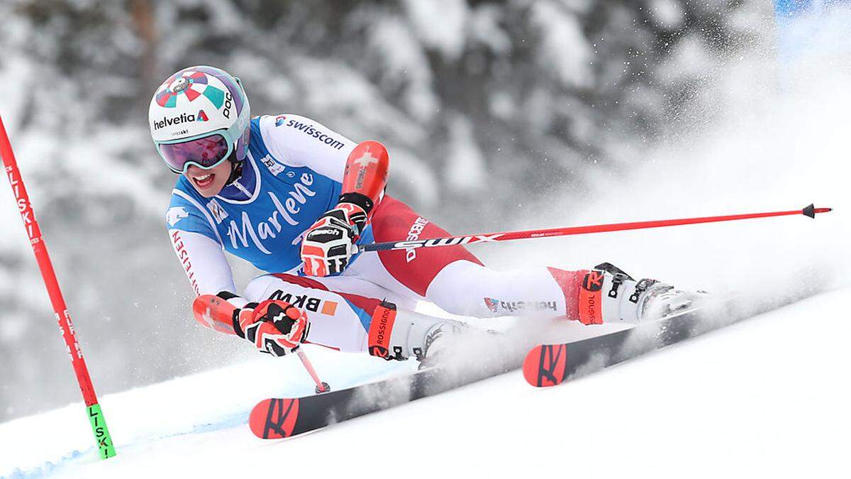 Michelle Gisin führt am Kronplatz