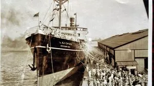 Das Schiff beim Auslaufen 