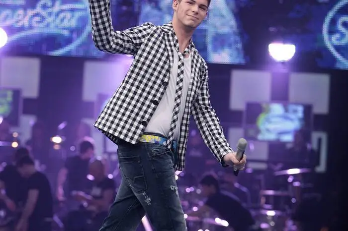 Manuel Hoffmann nahm 2010 an der siebten Staffel von DSDS teil.  Im März 2018 wurde der damals 27-Jährige dann wegen versuchten Mordes zu einer Haftstrafe verurteilt. Er stand vor Gericht, weil er seinen Mitbewohner brutal mit einem Pokal geschlagen haben soll. 