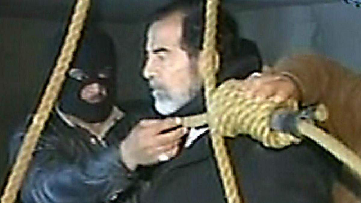 Ein Handyvideo, das im Netz die Runde machte, zeigt die Hinrichtung Saddam Husseins