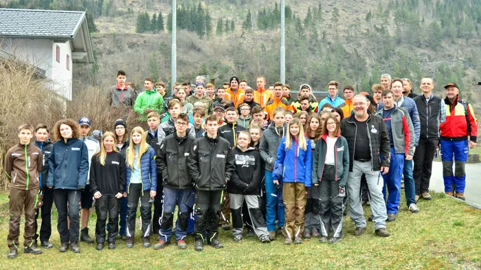 Schüler der Landwirtschaftlichen Fachschule Stiegerhof in Finkenstein waren im St. Lorenzer Alpl im Forsteinsatz.