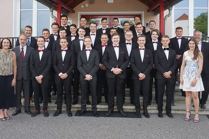 25 Schüler der HTL Fürstenfeld haben die Reifeprüfung bestanden: Ausgezeichneter Erfolg: Gregor Kogler, Markus Maßwohl, Daniel Pint und Florian Zach. Guter Erfolg: Fabian Gmeindl, Lukas Kummer, Lukas Novosel und Daniel Peischl. Bestanden: Bastian Bruchmann, Fabian Deimel, Kerim Secunovic, Luca Glatzer, Christoph Halsegger, Lukas Jaindl, Michael Lazanyi, Marcel Ober, Florian Pint, René Schlager, Manuel Seidnitzer, Daniel Stoppacher, Krystian Szostak, Gregor Taferl, Marcel Trücher, Simon Wimmer und Nico Zotter.