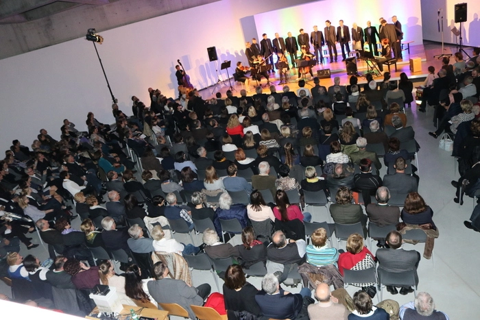 Der Männerchor wurde von Siegi Hoffmann geleitet.