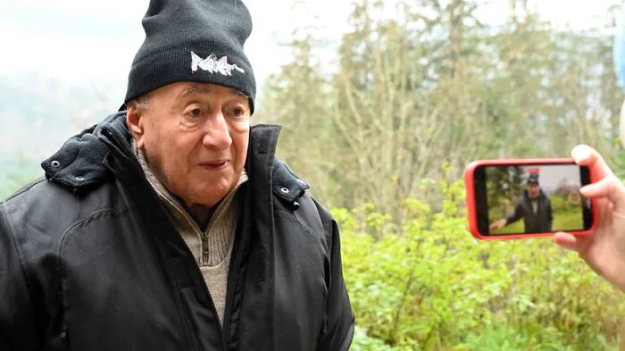 Im Beisein der Presse holte Richard Lugner seinen Weihanchtsbaum aus Gurk