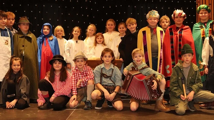 Einen starken, perfekt dargebotenen Auftakt, zum Maria Rojacher Advent bot die örtliche Volksschule in Wort und Ton, da stimmte einfach alles. 